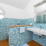 Six-bedroom In Casa vacanze Primošten