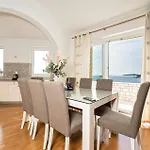 Six-bedroom In *