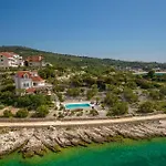 Six-bedroom In Casa vacanze Primošten