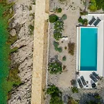 Six-bedroom In Casa vacanze
