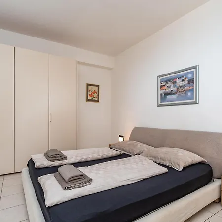 Six-bedroom In Tatil Evi *