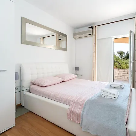 Tatil Evi Six-bedroom In Primošten