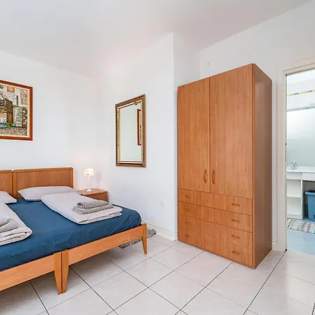 Six-bedroom In Tatil Evi