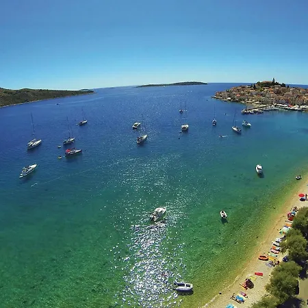 Six-bedroom In Primošten