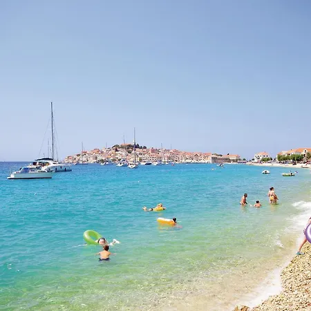 Six-bedroom In Tatil Evi *