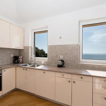 Six-bedroom In Tatil Evi *