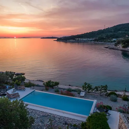 Six-bedroom In Primošten