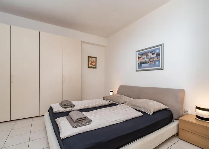 Six-bedroom In בית נופש *