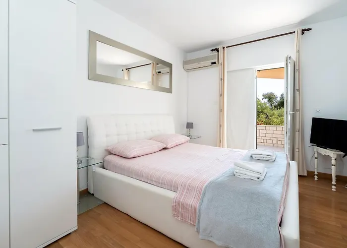 בית נופש Six-bedroom In פרימוסטן