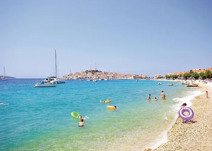 Six-bedroom In בית נופש *