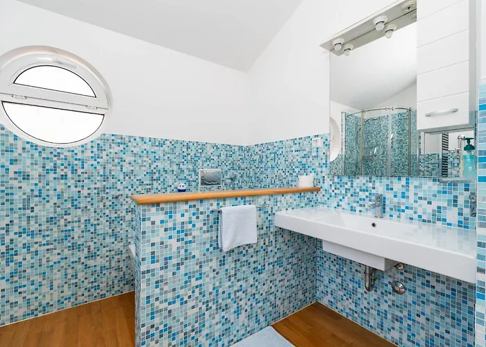 Six-bedroom In בית נופש פרימוסטן