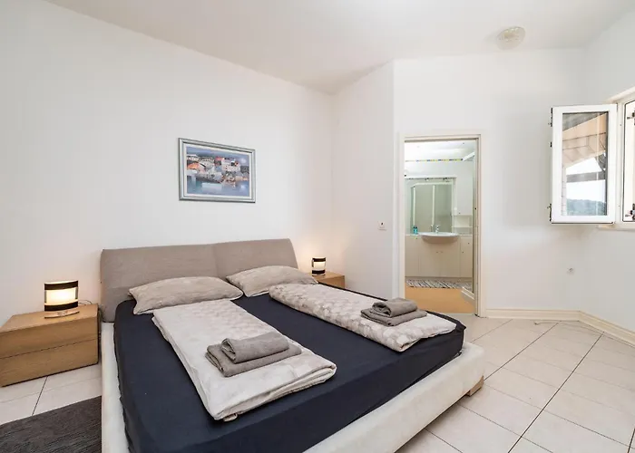 Six-bedroom In * פרימוסטן