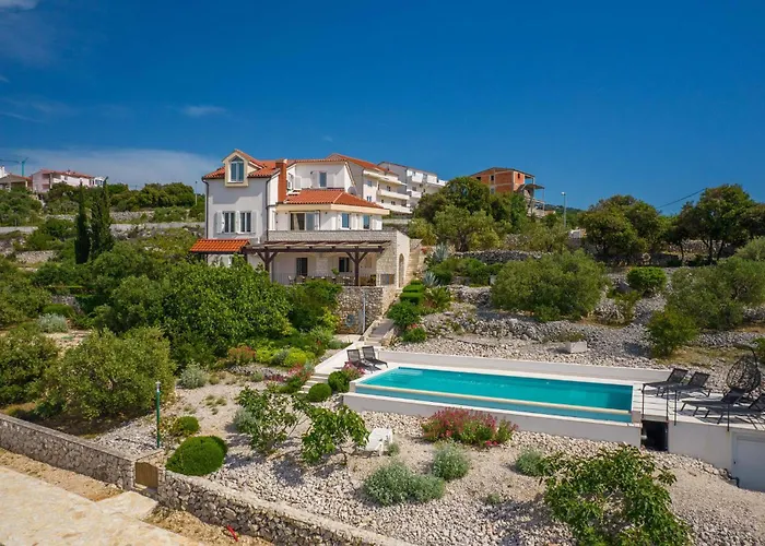 Six-bedroom In * פרימוסטן