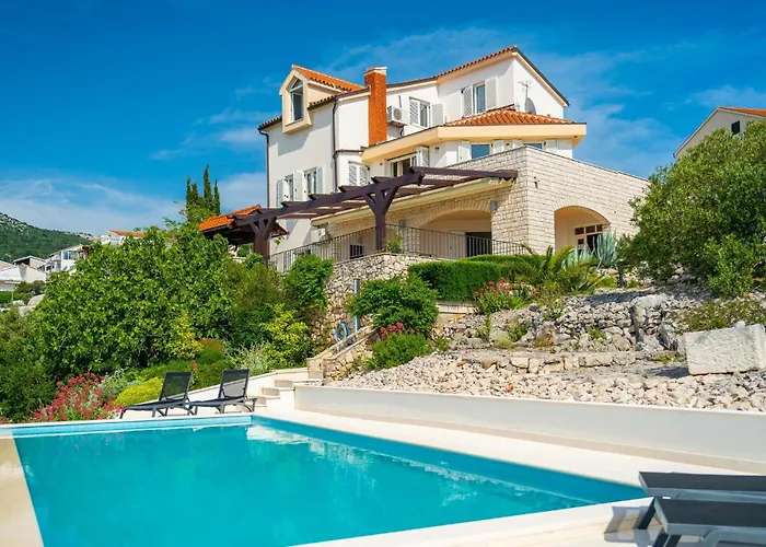 Six-bedroom In בית נופש *