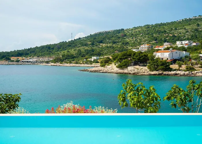 Six-bedroom In פרימוסטן