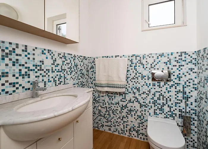 Six-bedroom In * פרימוסטן