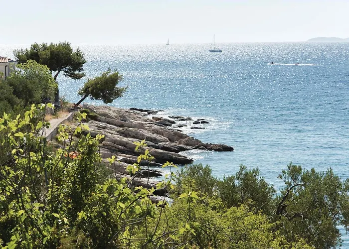 Six-bedroom In בית נופש