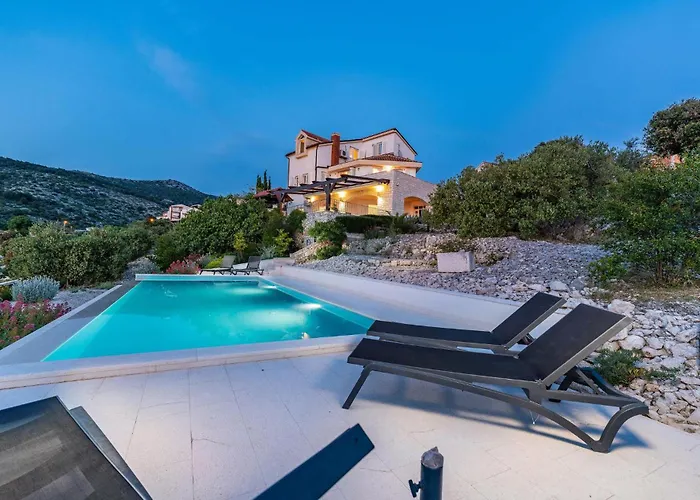 בית נופש Six-bedroom In פרימוסטן