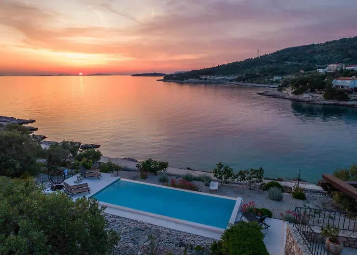 Six-bedroom In פרימוסטן